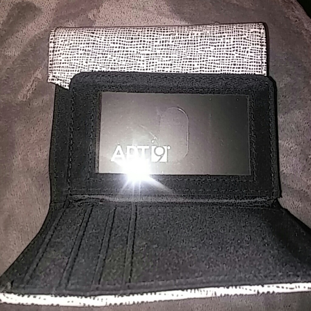 APT 9 mini Wallet NWT - Picture 5 of 5
